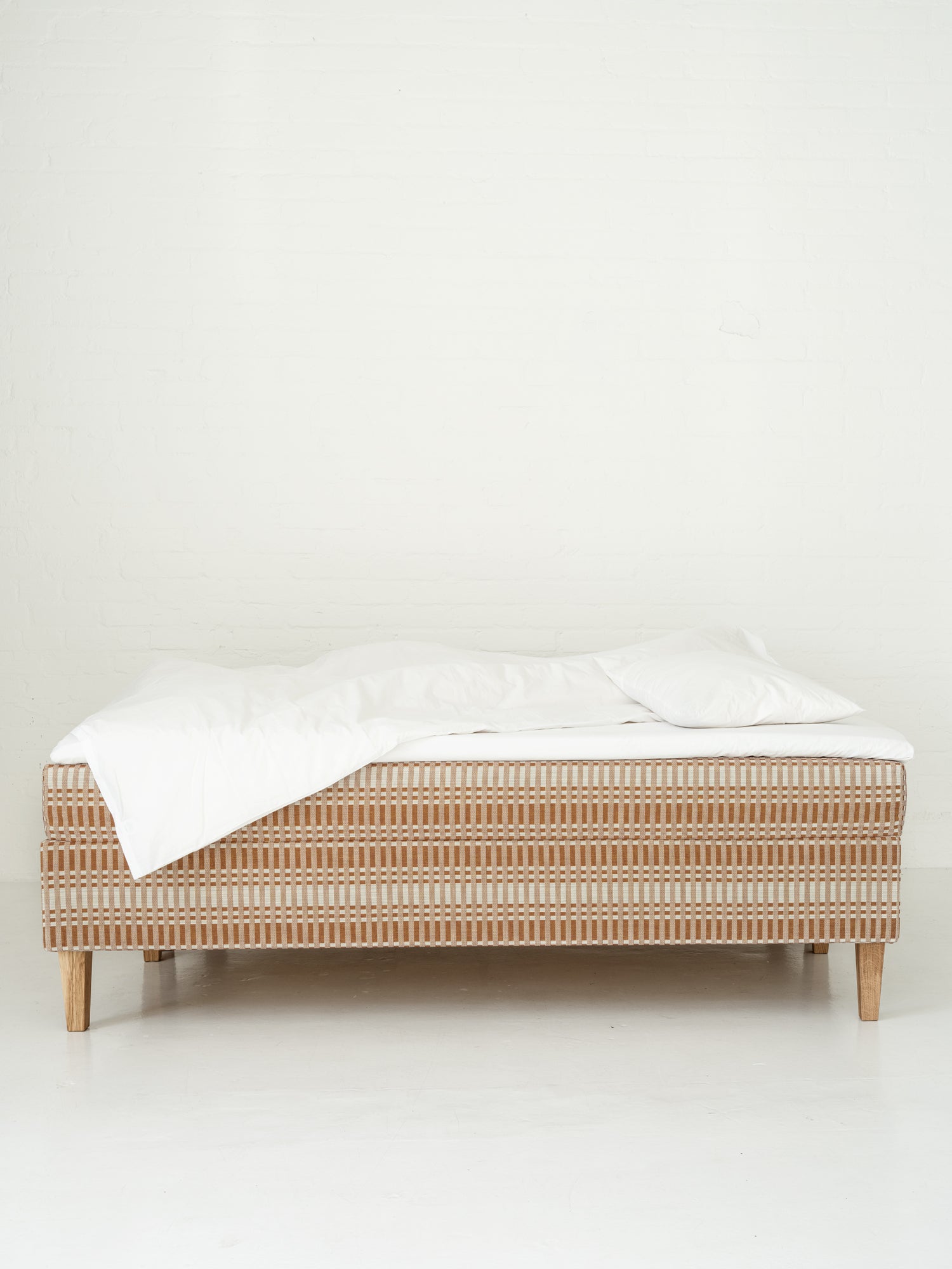 HUILI-sänky | Johanna Gullichsen X Villa & Peite | Tithonus Tiili